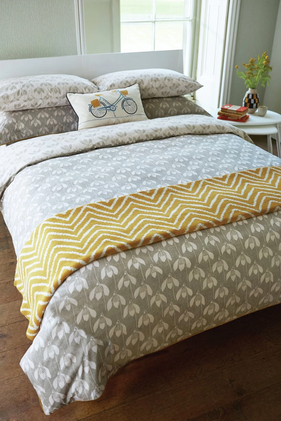 Scion Cotton Snowdrop Flower Pillowcase - Grey - Image 2