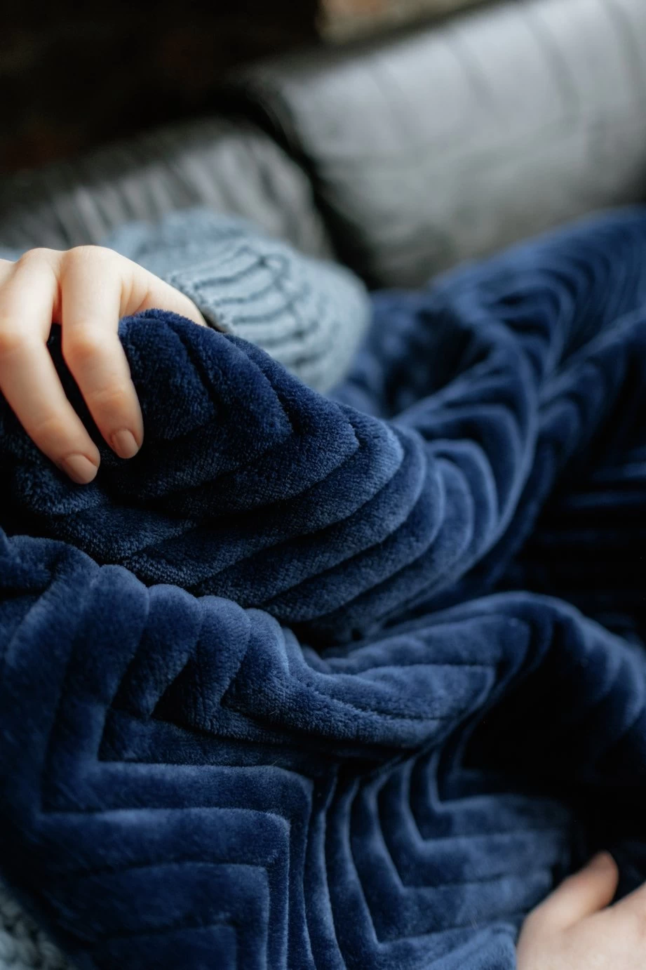 Dreamland Deluxe Velvet Royal Blue Heated Throw - Large - Image 12