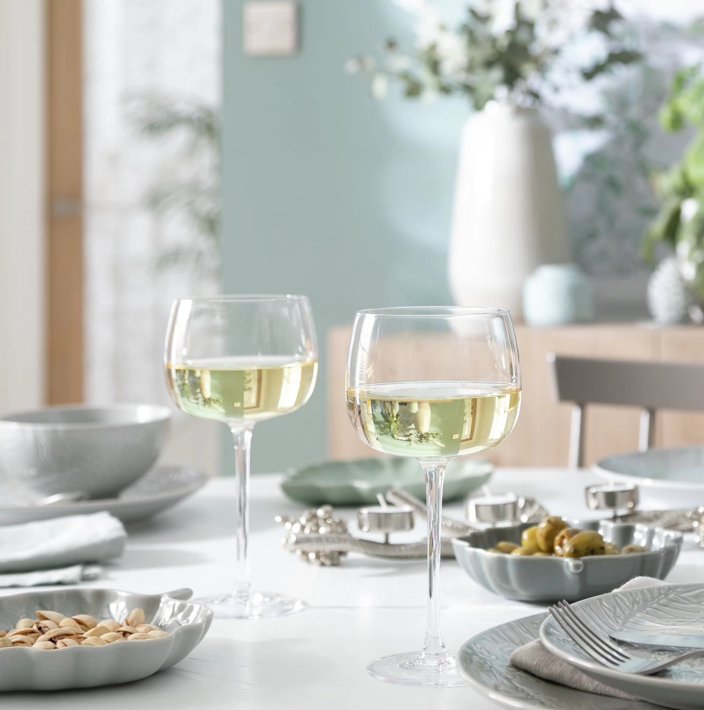 Habitat Apple Set Of 4 Wine Glasses - Image 2