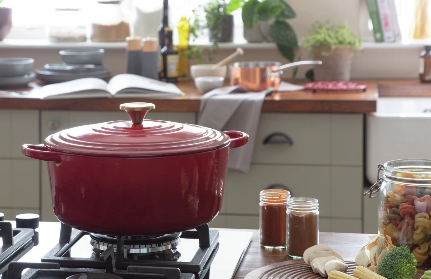 Habitat Country Manor 5.3 Litre Cast Iron Casserole Dish - Image 2