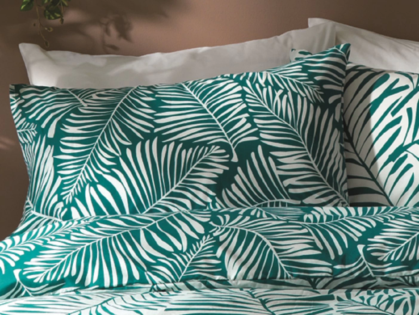 Habitat Abstract Green Leaf & White Bedding Set - Single - Image 6